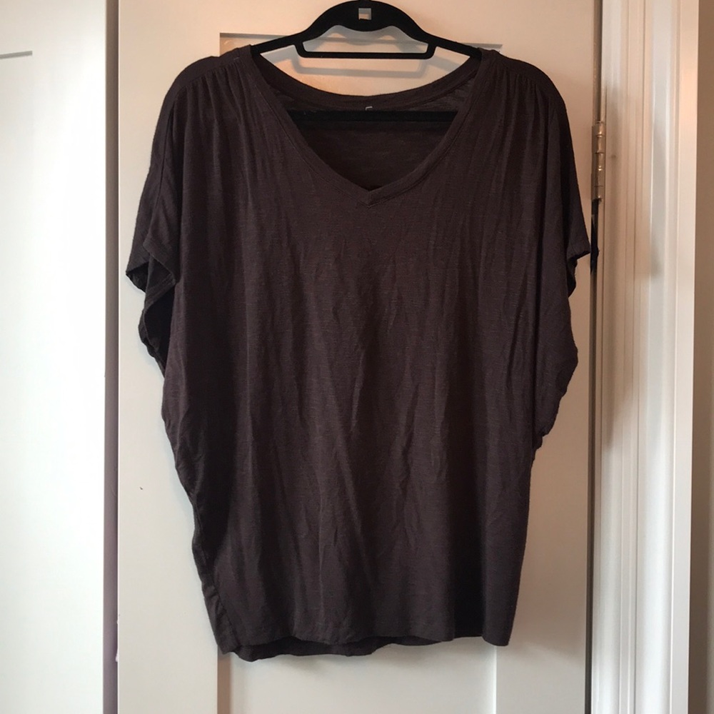 Tresics short sleeve brown flowy Casual Tee Small